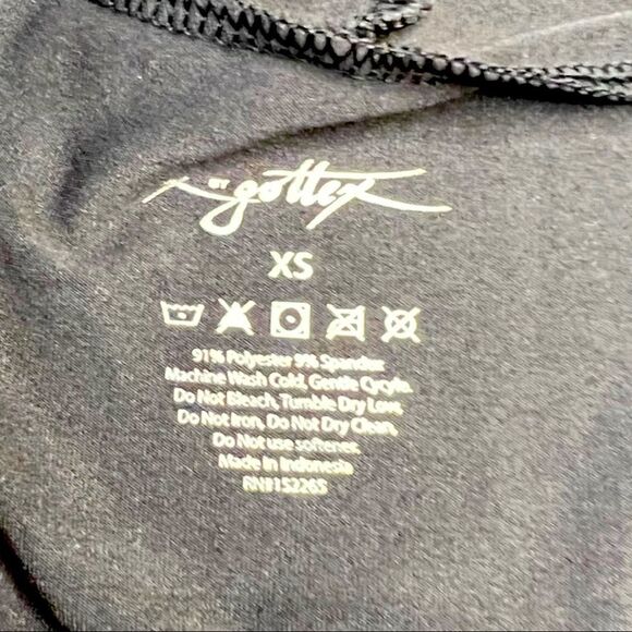 X by Gottex Peach Skin Long Sleeve Athletic Shirt in Black - Picture 8 of 8